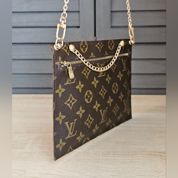 Authentic LOUIS VUITTON Monogram Accessory Pouch  Randonnee Crossbody - Picture 4 of 10